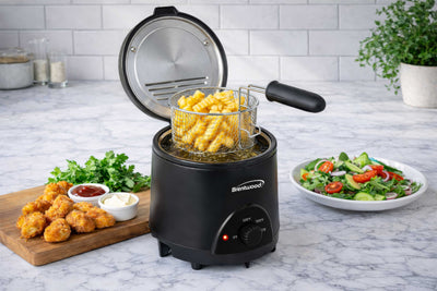 Brentwood DF-715BK 1.6QT Electric Deep Fryer with 6.4 Cup Oil Capacity, Stainless Steel Pot, Restaurant Style Basket, Cool Touch Body, and Adjustable Temperature Control, Black
